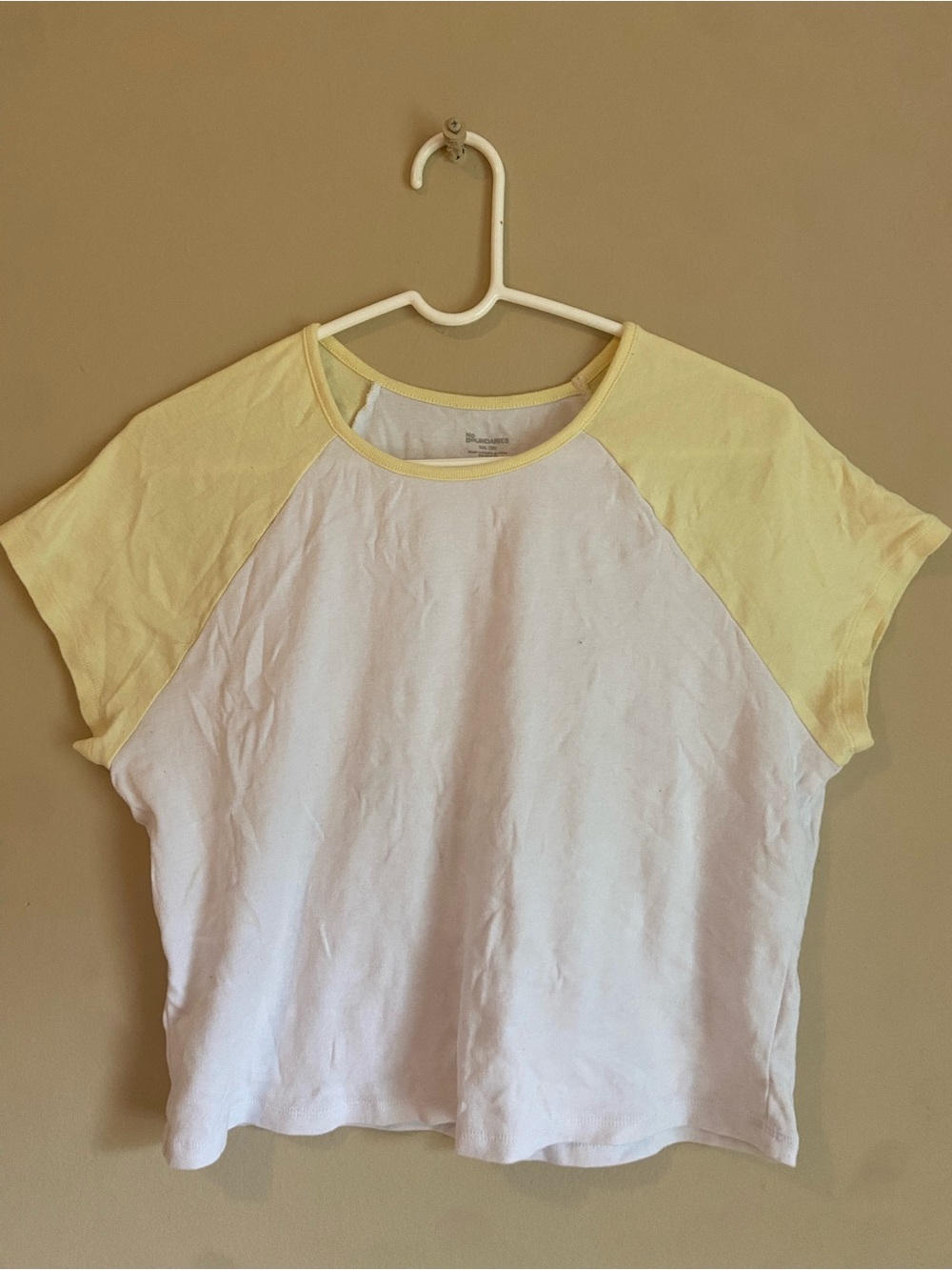 No Boundaries Y2K Kidcore Retro Sporty White/Pale Yellow Raglan Short Sleeve Tee